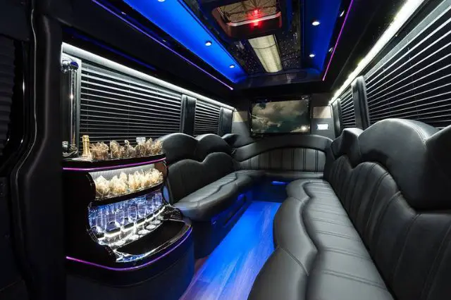 how-to-experience-south-florida-in-style-with-luxury-transport