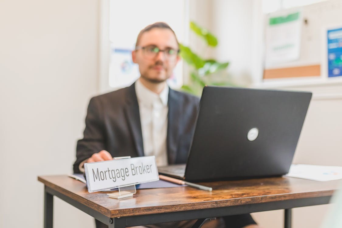Crucial Factors to Consider When Choosing a Mortgage Broker