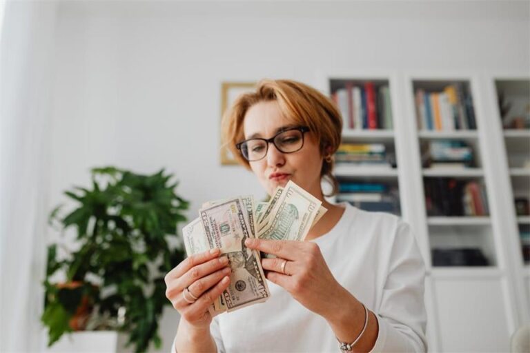 Cash Transactions in the U.S. Who Still Uses Cash and Why